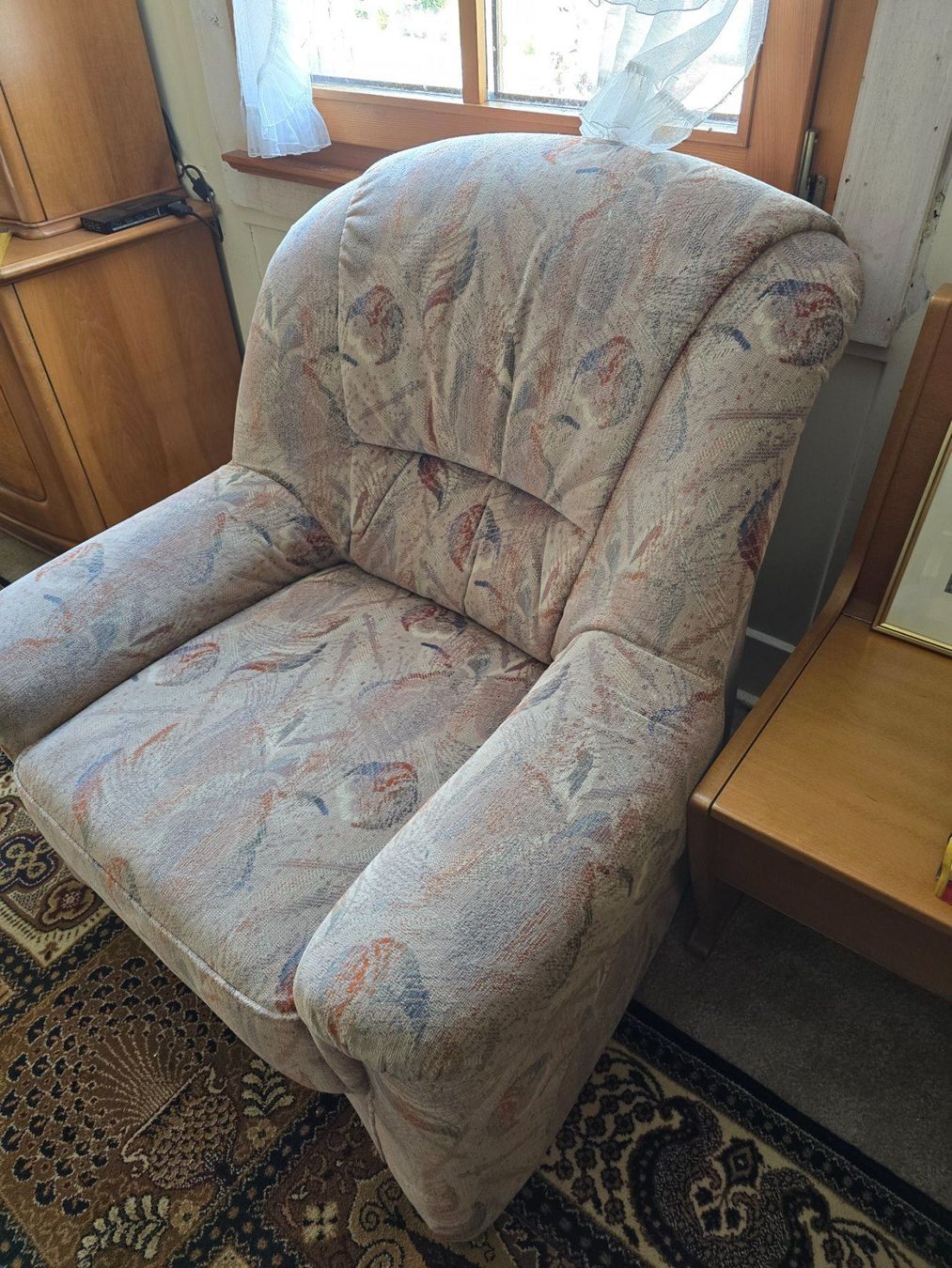 Poltrone: Sessel mit Hocker gemustert guter Zustand – Usato da Rorschacherberg venduto da Scharfeegge 2