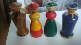 4 alte Holzfiguren 2 Männer/2 Frauen  9 cm