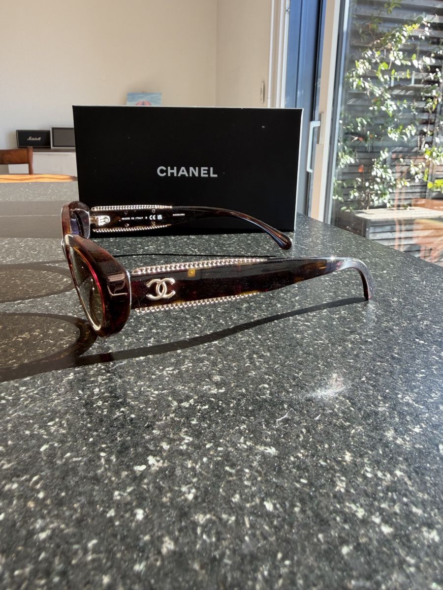 Chanel Brillen & Gläser: Lunettes de soleil Chanel  – Neu und originalverpackt aus Le Landeron von lea_b7hs 2