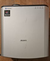 Sony High-Definition-Heimkino-Projektor mit Halterung