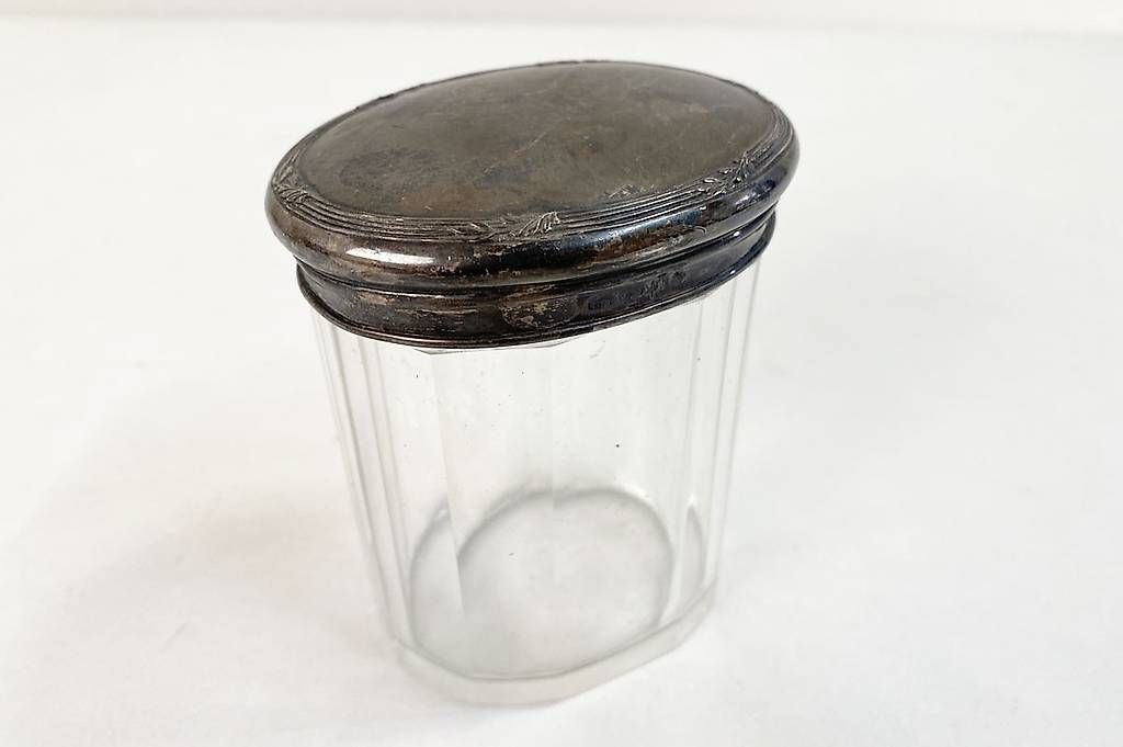 Zuccheriere: Alte ovale Glasdose mit Silberdeckel – Usato da Ballwil venduto da ClassicGallery