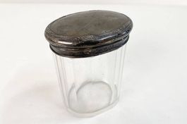 Alte ovale Glasdose mit Silberdeckel