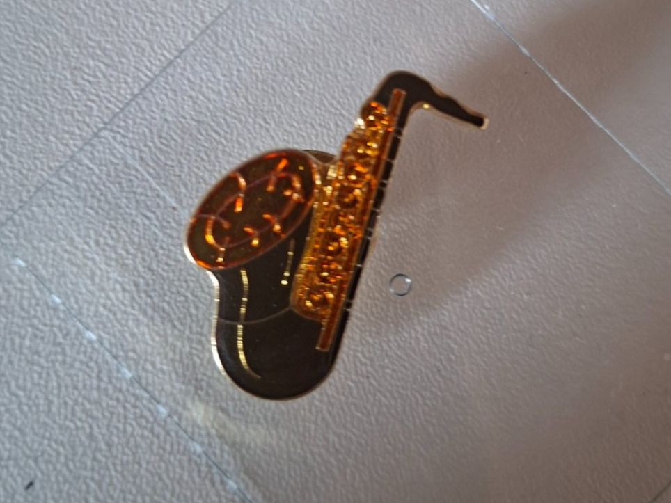 Plaketten & Abzeichen: Pin Saxophon – Gebraucht aus Erlinsbach von pfunky