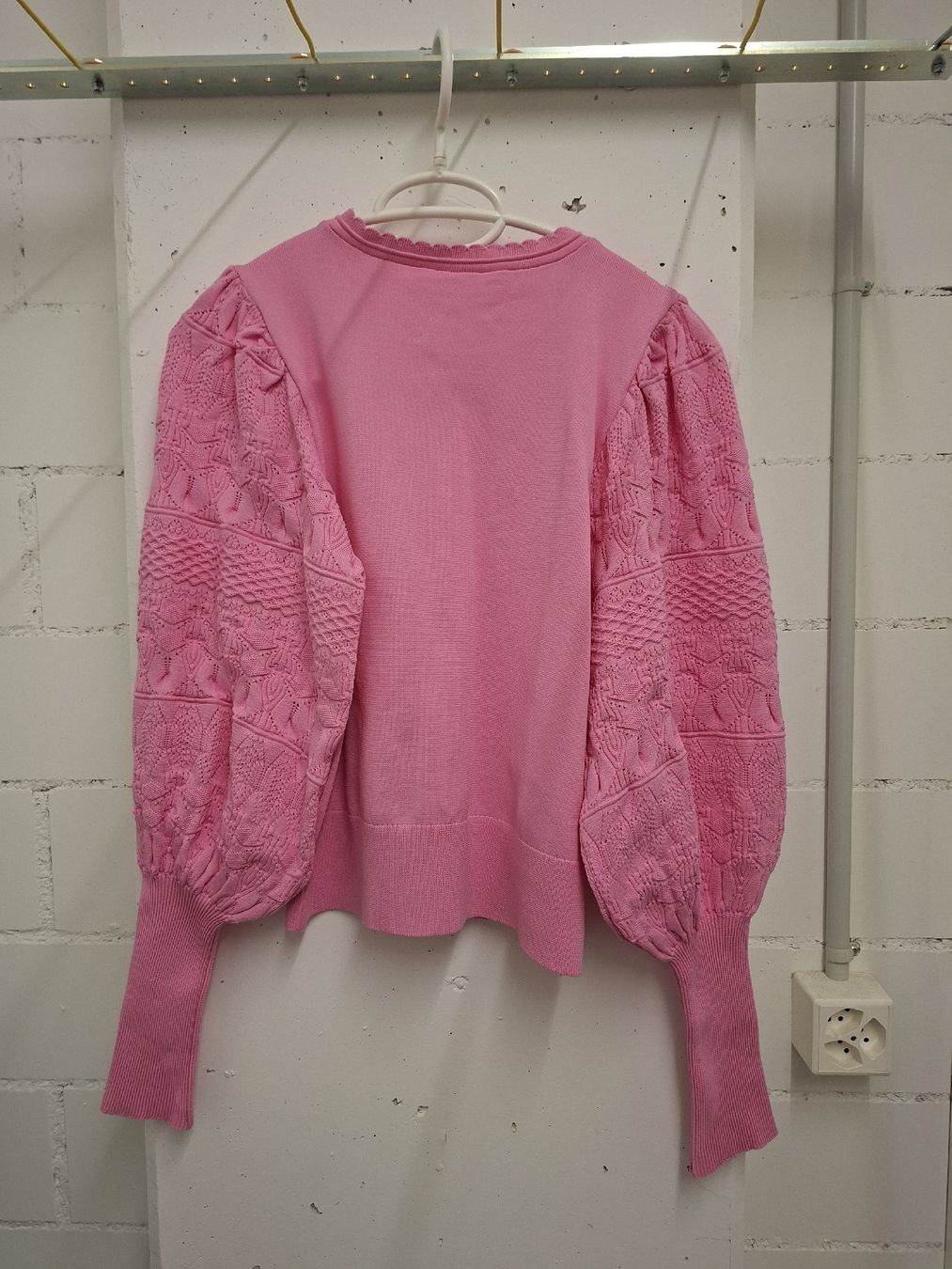 Maglioni & Felpe: Damen Pullover ONLY pink Grösse S mit Ballonärmeln – Usato da Lengwil venduto da Gastman45 1