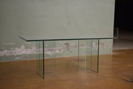 Designer Couchtisch aus Glas
