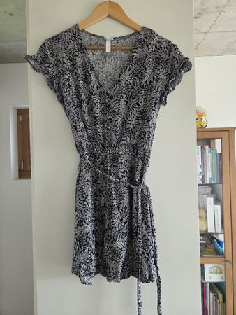 Kleid Gr. 36 mit Blumenmuster, Viskose