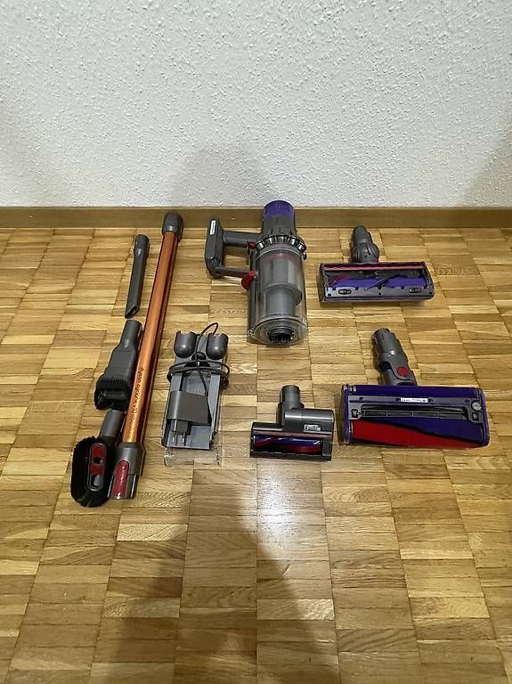 Aspirapolveri & Accessori: Pièces et accessoires Dyson V10 Absolute – Usato da Gland venduto da arifoglu 1