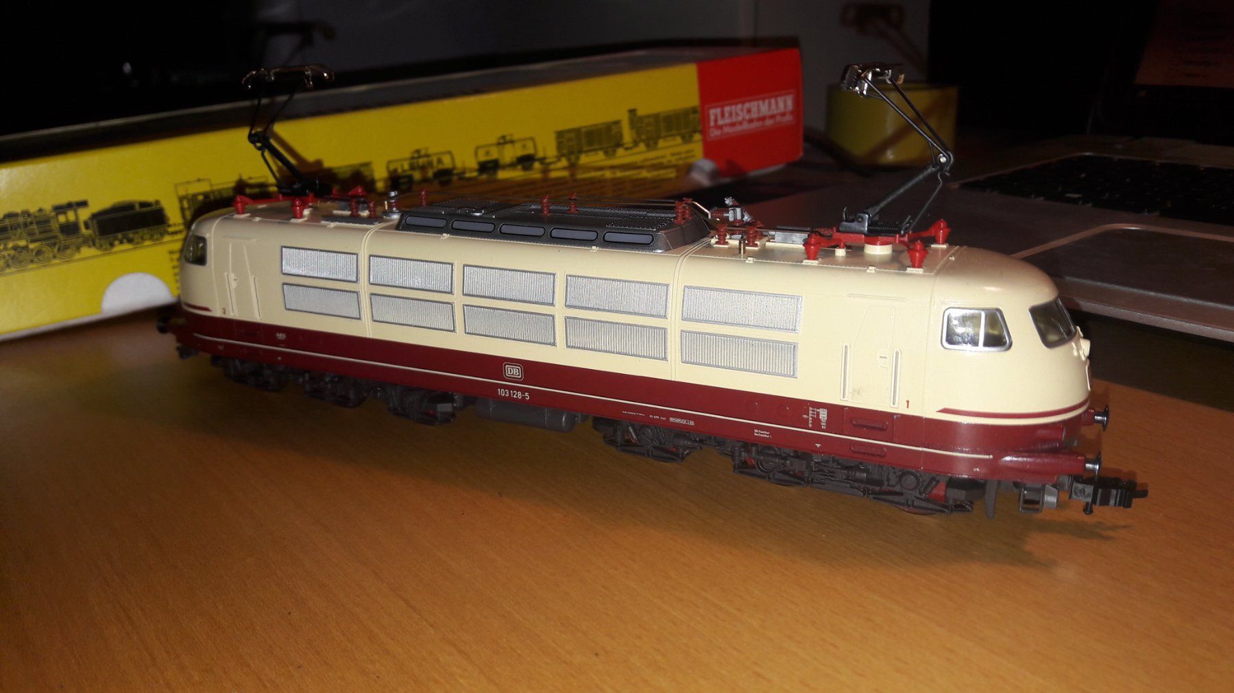 Fleischmann Modelleisenbahnen: Fleischmann H0 TEE-/ IC-E-Lok BR 103 Nr. 4376 – Neu und originalverpackt aus Rheinfelden von Pillie