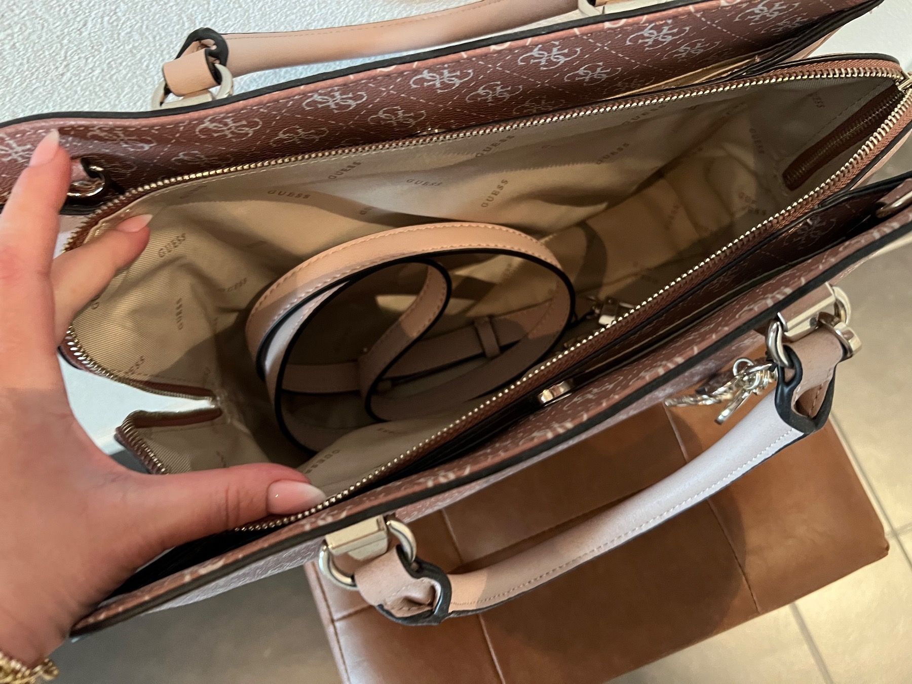 Guess Borse da donna: Guess Tasche – Nuovo (secondo la descrizione) da Andelfingen venduto da mel597 1