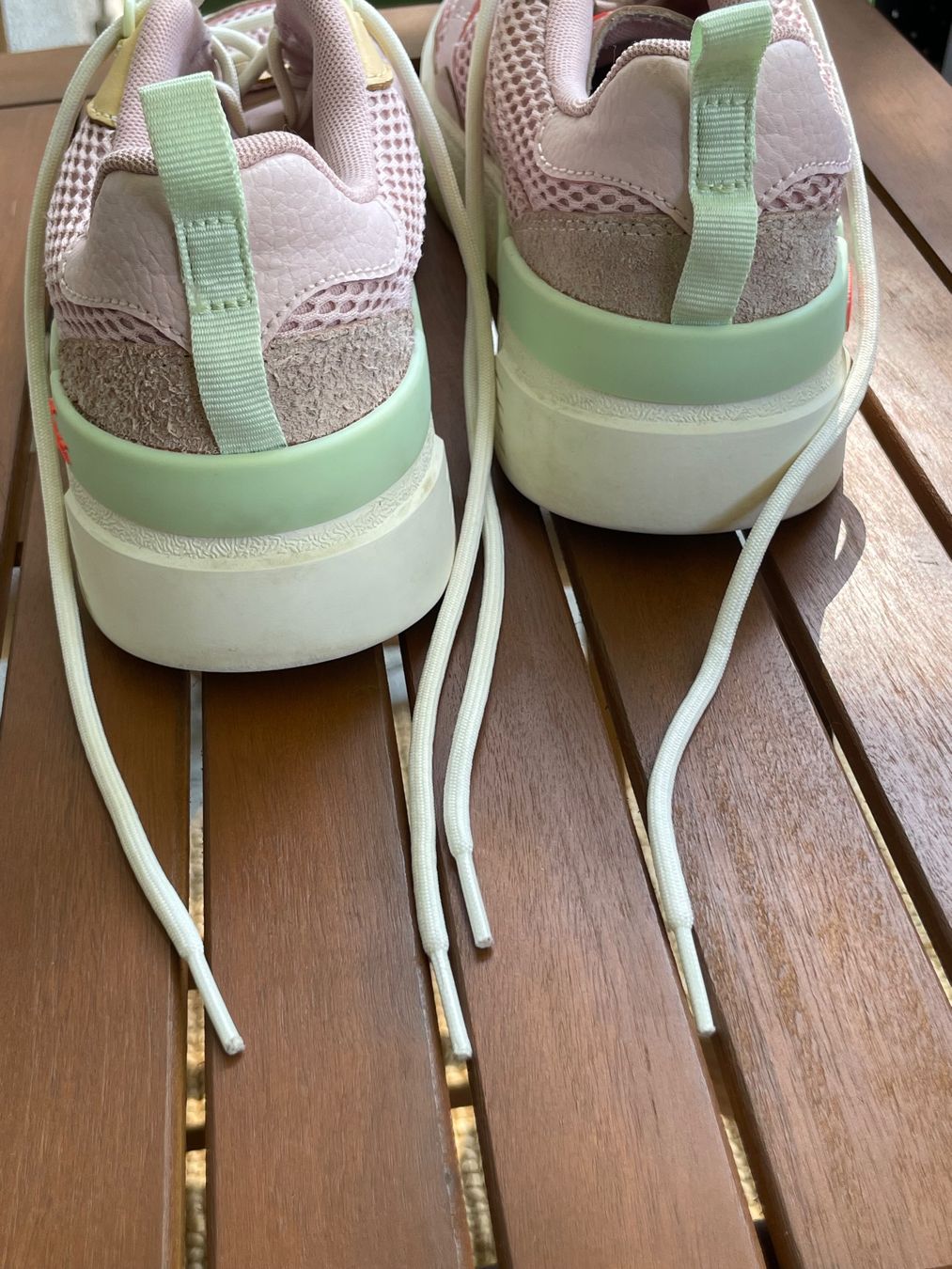 Lacoste Scarpe da donna: Lacoste Sneaker low Rosa Gr. 39 – Usato da Niederwangen BE venduto da m_s13 5