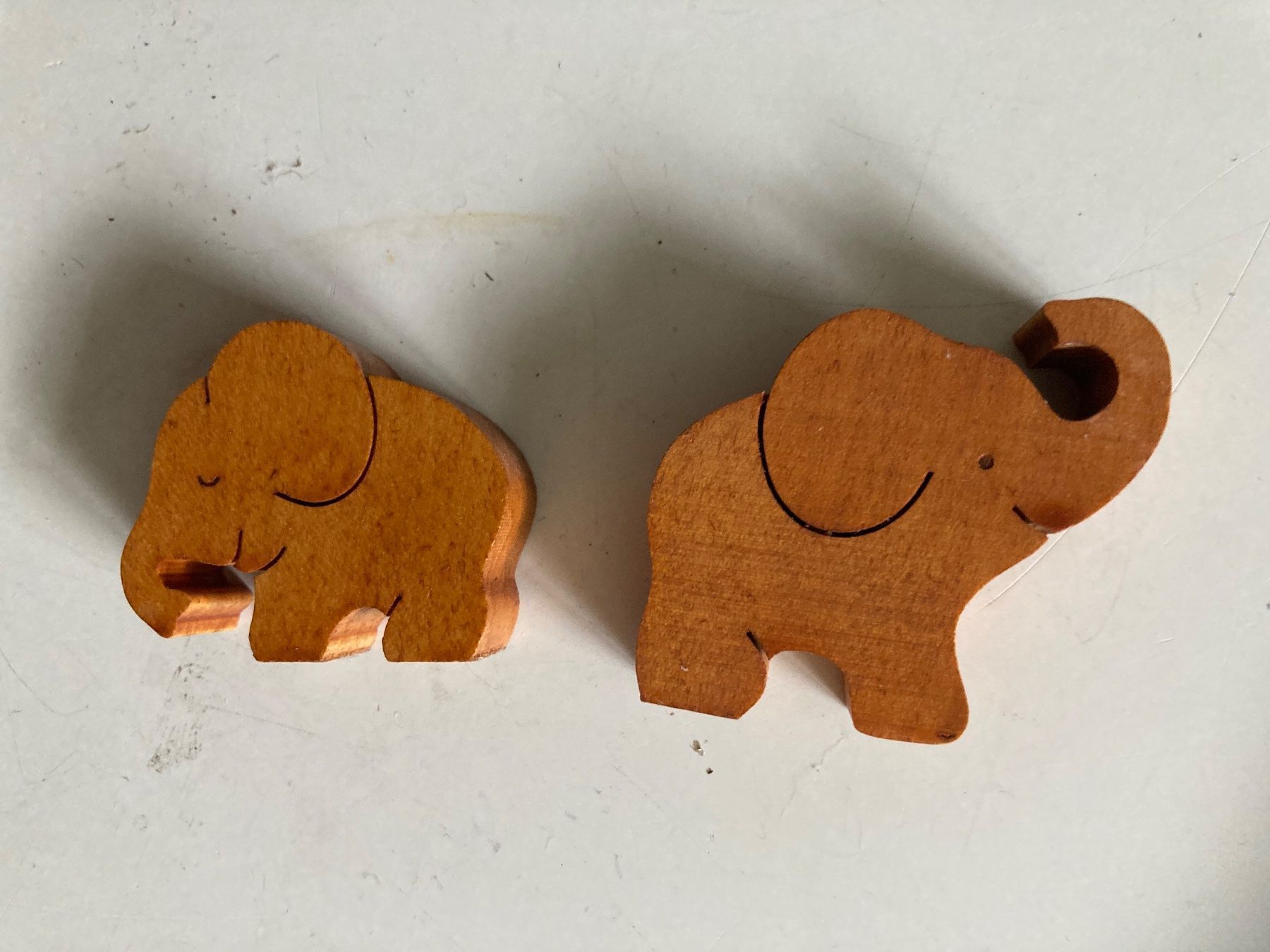 Figurines: 2 Kleine Holz-Elefanten – D'occasion à Zürich par Chaeffeler 1