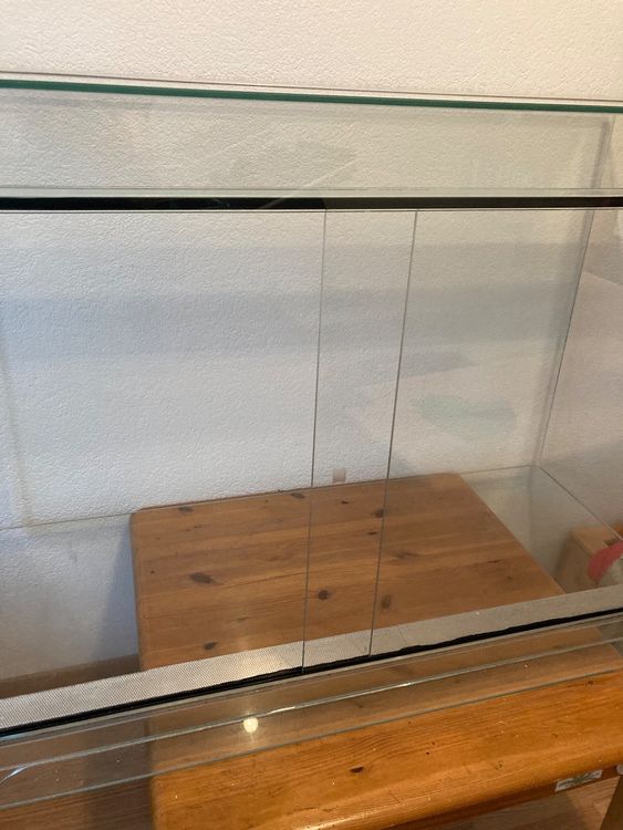 Terrarium gebraucht mit herausnehmbaren Schiebetüren Kaufen auf Ricardo