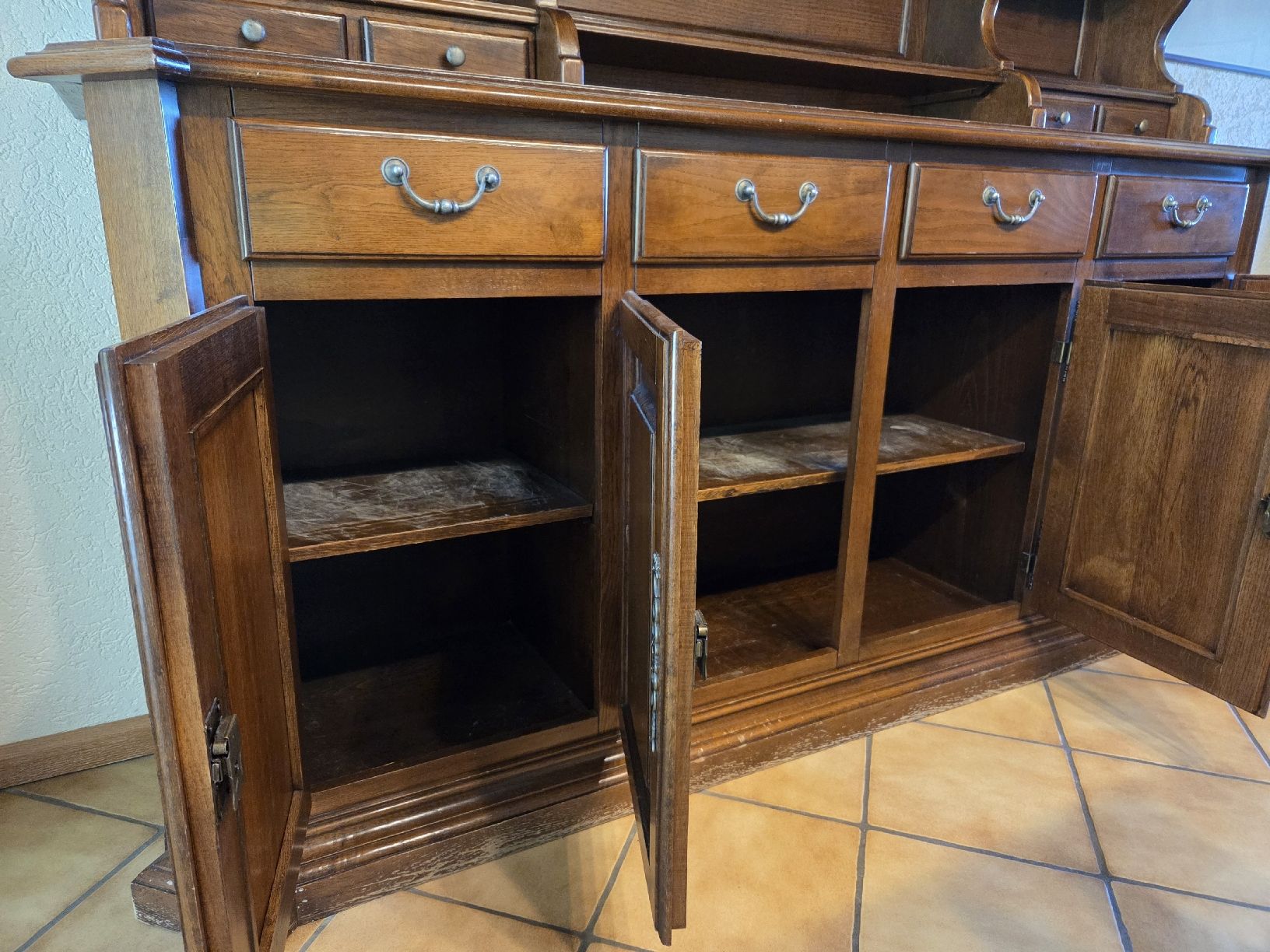 Credenze: Buffet vaisselier en bois massif, style rustique – Usato da Chalais venduto da pap_l2py 1