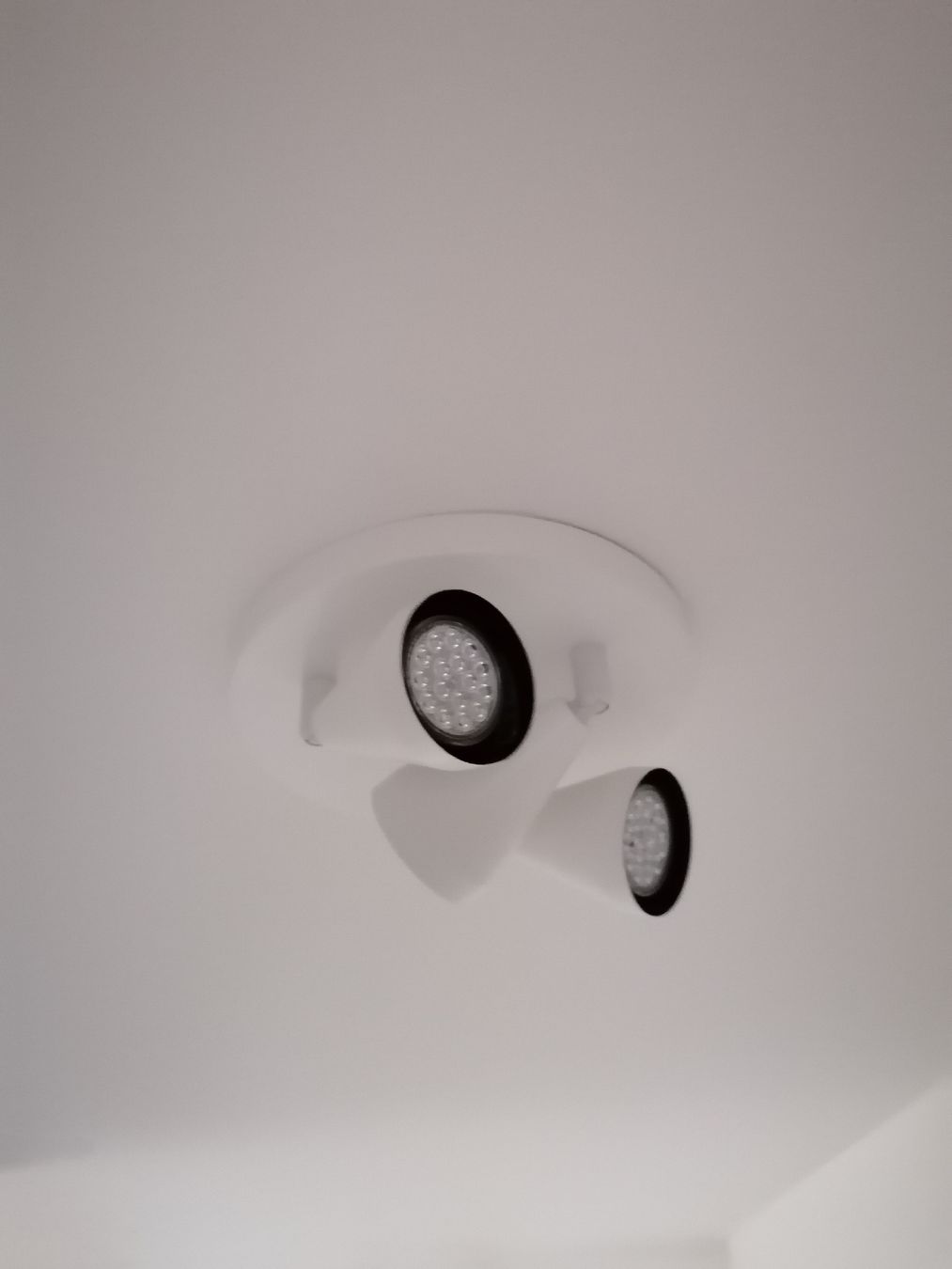 Ikea Kronleuchter & Deckenlampen: Ikea White Ceiling Lights with 3 Bulbs. Like new. – Gebraucht aus Zürich von thesuccessnow 5