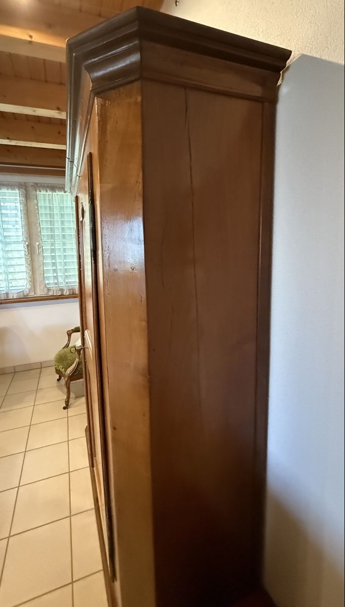 Armadi: Massiver Holzschrank antik – Usato da Windisch venduto da _sru_ 2