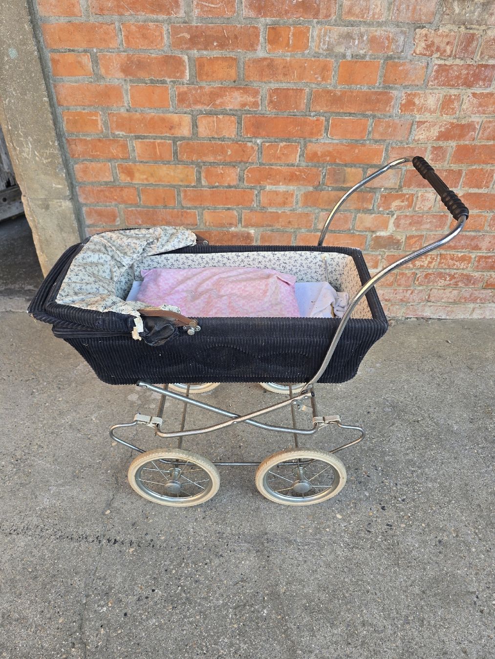 Carrozzine: Kinderwagen schwarz retro  – Usato da Aarberg venduto da 2002stefan 1