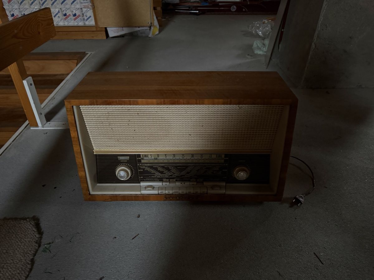 Loewe Radio: Loewe Opta Apollo Stereo Radio – Usato da Grünen venduto da Padoxen