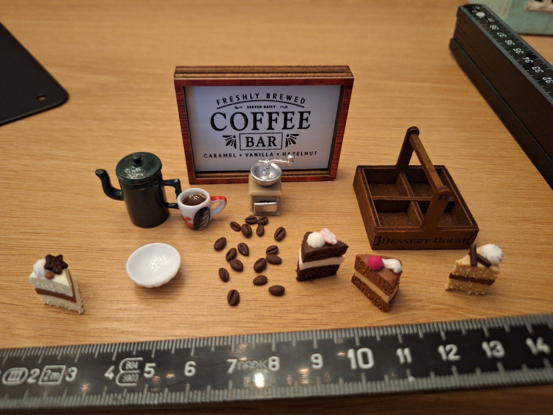 Case e mobili per bambole: Handmade Kaffee Set mit Tortenstücke – Nuovo (secondo la descrizione) da Zürich venduto da HandmadeTinyFood 3