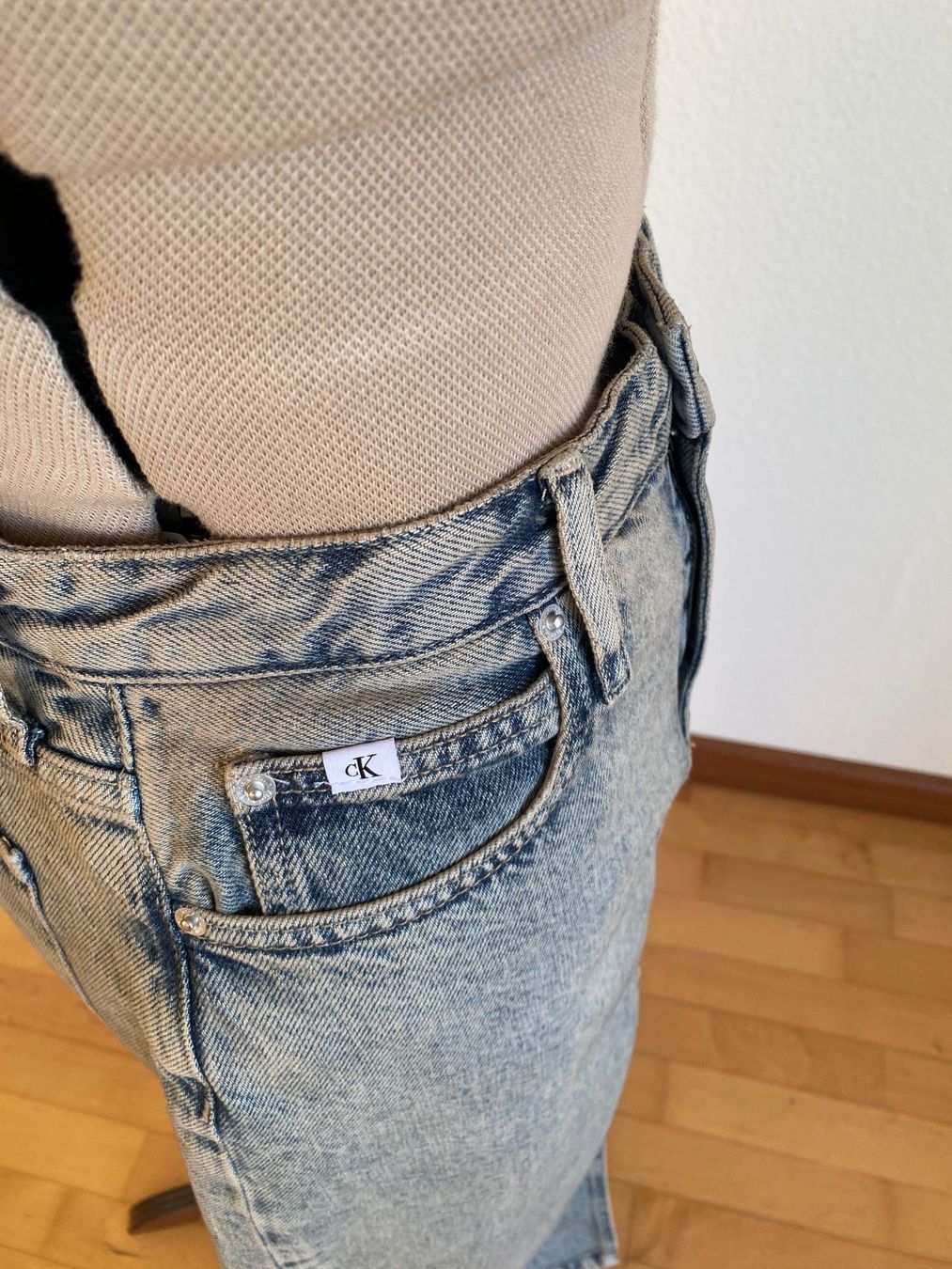 Calvin Klein Gonne: Jupe Calvin Klein Jeans taille W28 – Usato da Basel venduto da Maria-Alexa 2