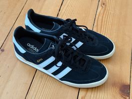 ADIDAS Jeans (42 2/3) neu/ungetragen