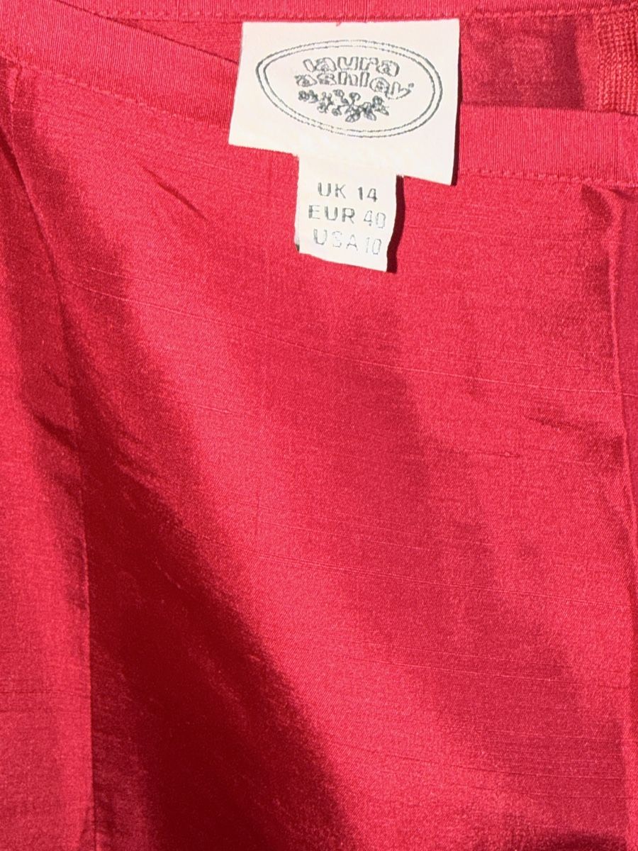 Laura Ashley Gonne: Laura Ashley Red Silk Skirt – Nuovo (secondo la descrizione) da Montreux venduto da Yss_Boutiqu3 1