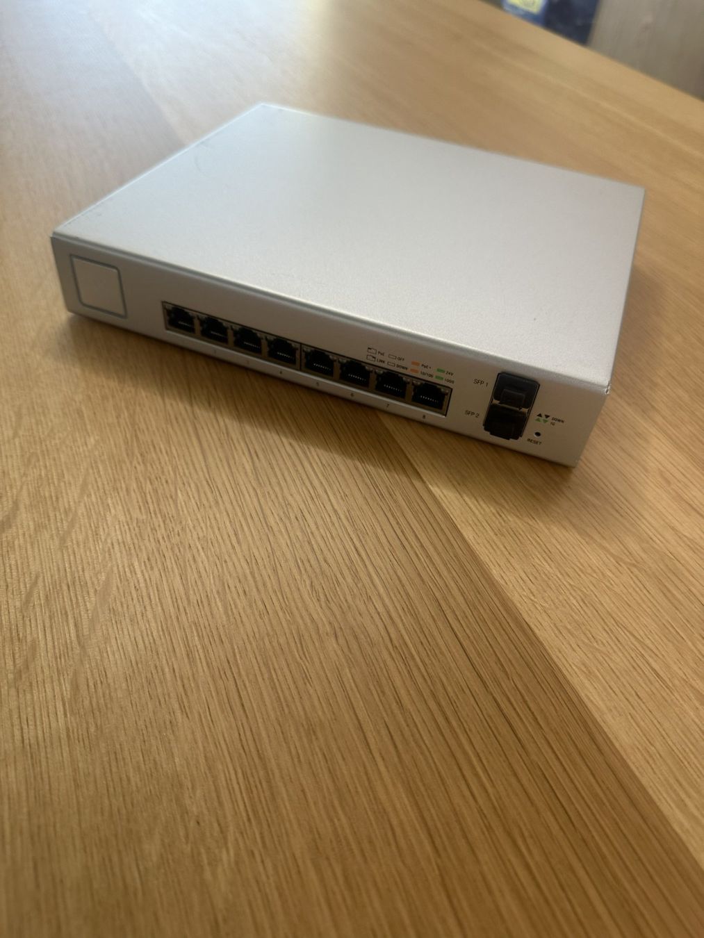 Ubiquiti Modems & Router: UniFi Switch 8 150W PoE + Cloud Key UC-CK – Gebraucht aus Wallisellen von ArgjentA