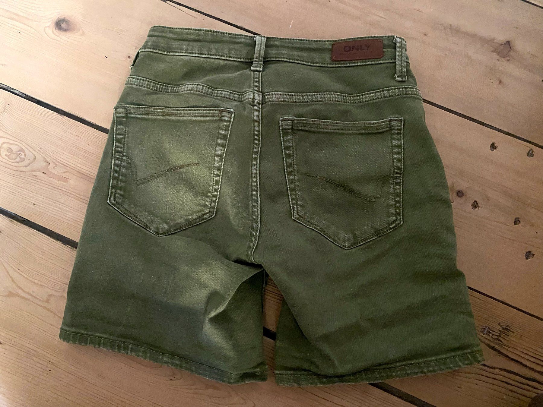 Only Jeans: Grüne Jeans Shorts – Usato da Zürich venduto da sultaninchen 2