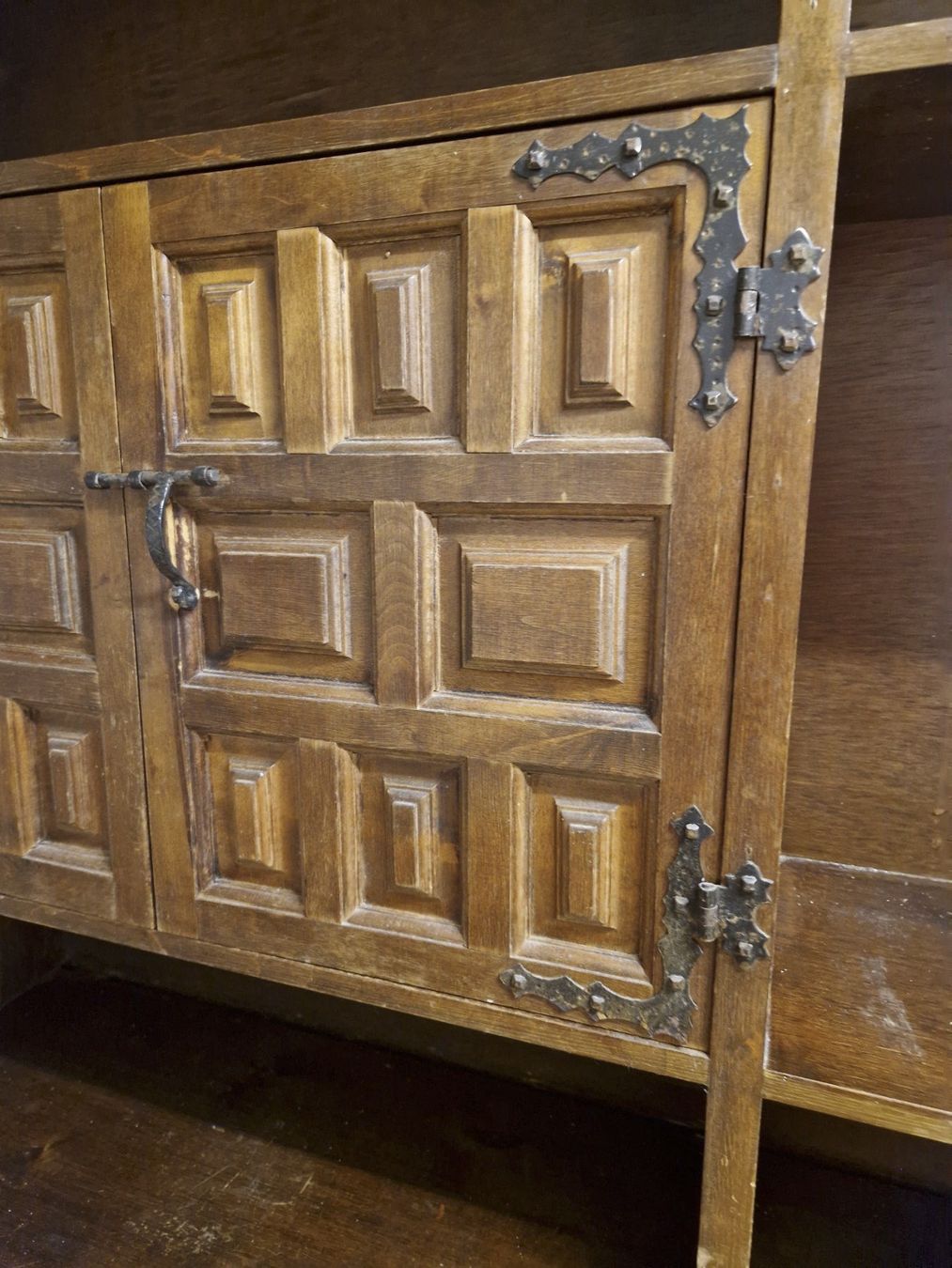 Schränke: Buffetschrank mit Aufsatz, Holz, braun – Gebraucht aus Wolfhausen von Nico_V01 3