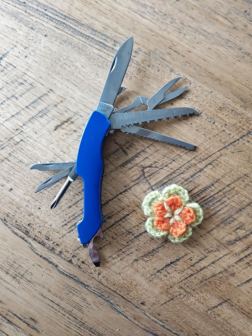 Coltelli tascabile: Neuwertiges Taschenmesser blau – Nuovo (secondo la descrizione) da Feldbach venduto da Gwaechshuus 1