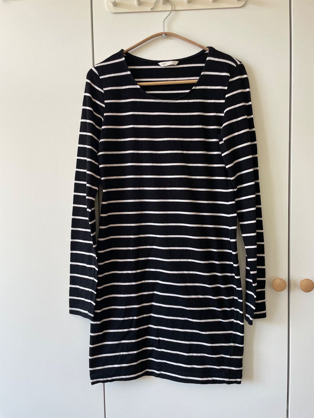 H&M Vestiti: H&M BASIC Langarmkleid Schwarz/Weiss Gestreift Gr. M – Usato da Neukirch an der Thur venduto da bee88