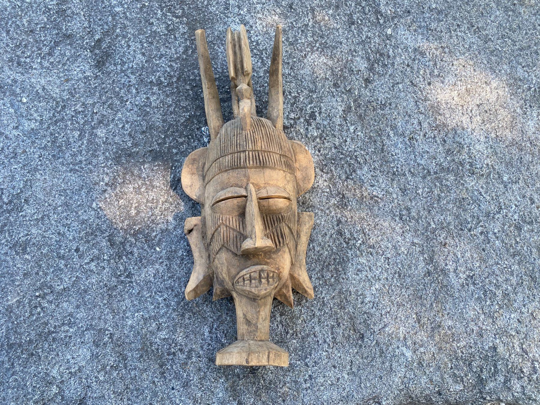 Internationale Kunst: Afrikanische Maske aus Holz 50x20x11cm – Gebraucht aus Vacallo von cri_229f 7