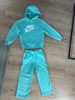 Nike Sportanzug Turquoise Gr. M (128-137)