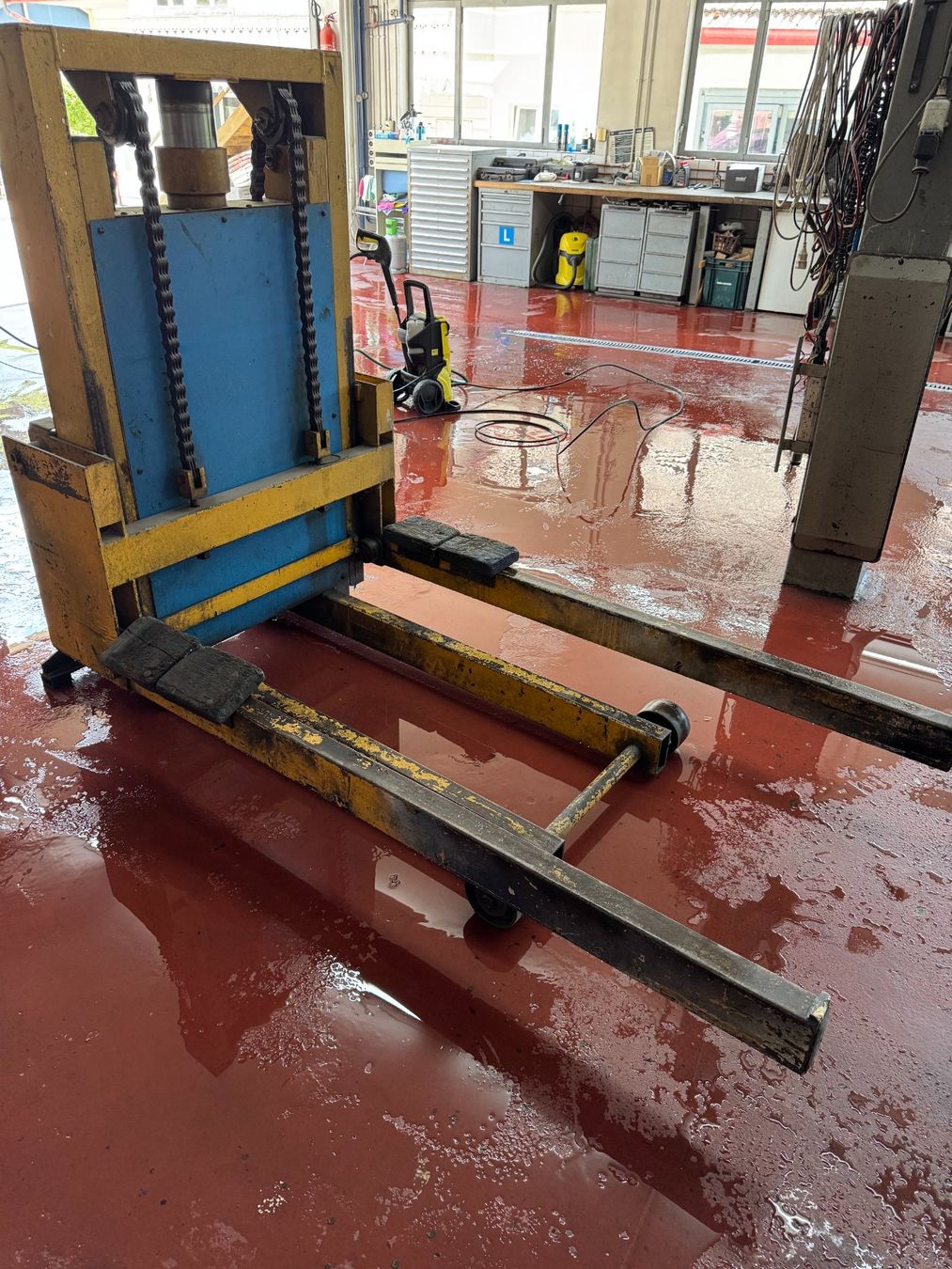 Piattaforme elevatrici & Crick: Autolift, Hubmaststapler, Hebebühne – Usato da Mühlethal venduto da Pmoby 3