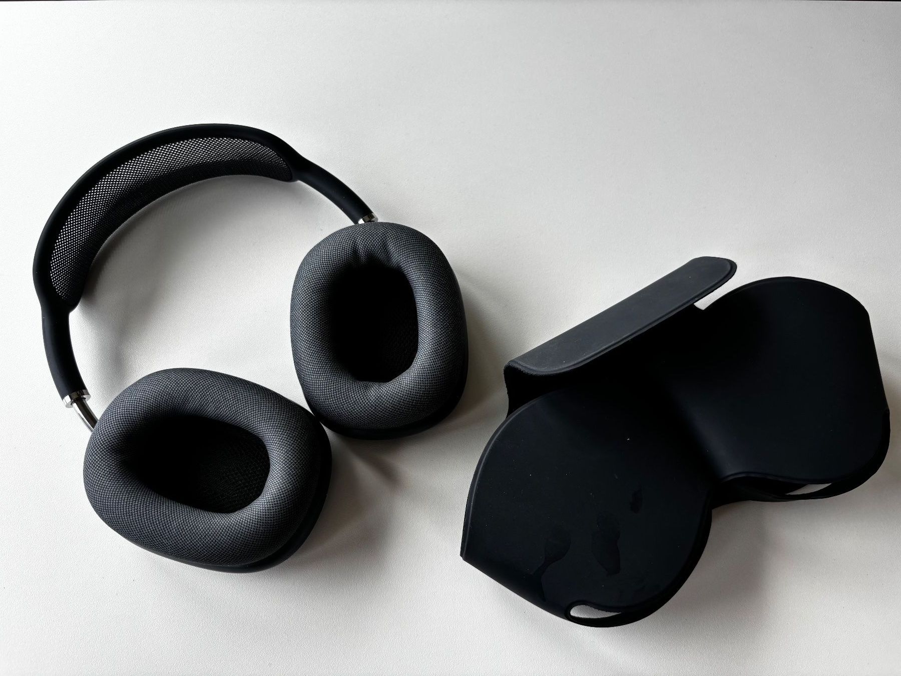 Apple Cuffie: Apple AirPods Max Kopfhörer dunkelgrau mit Hülle – Usato da Frauenfeld venduto da Staatsanwaltschaft