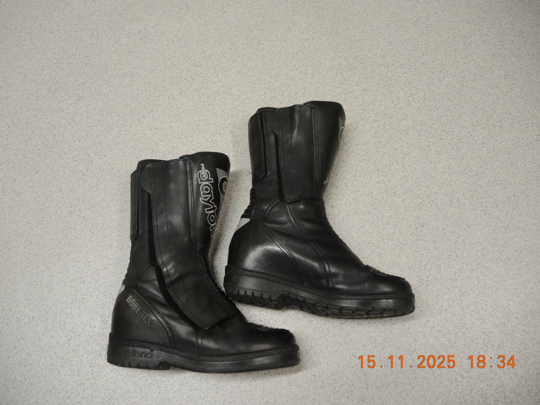 Scarpe da donna: Motorradstiefel Damen – Usato da Aarwangen venduto da Chaos2.0 1