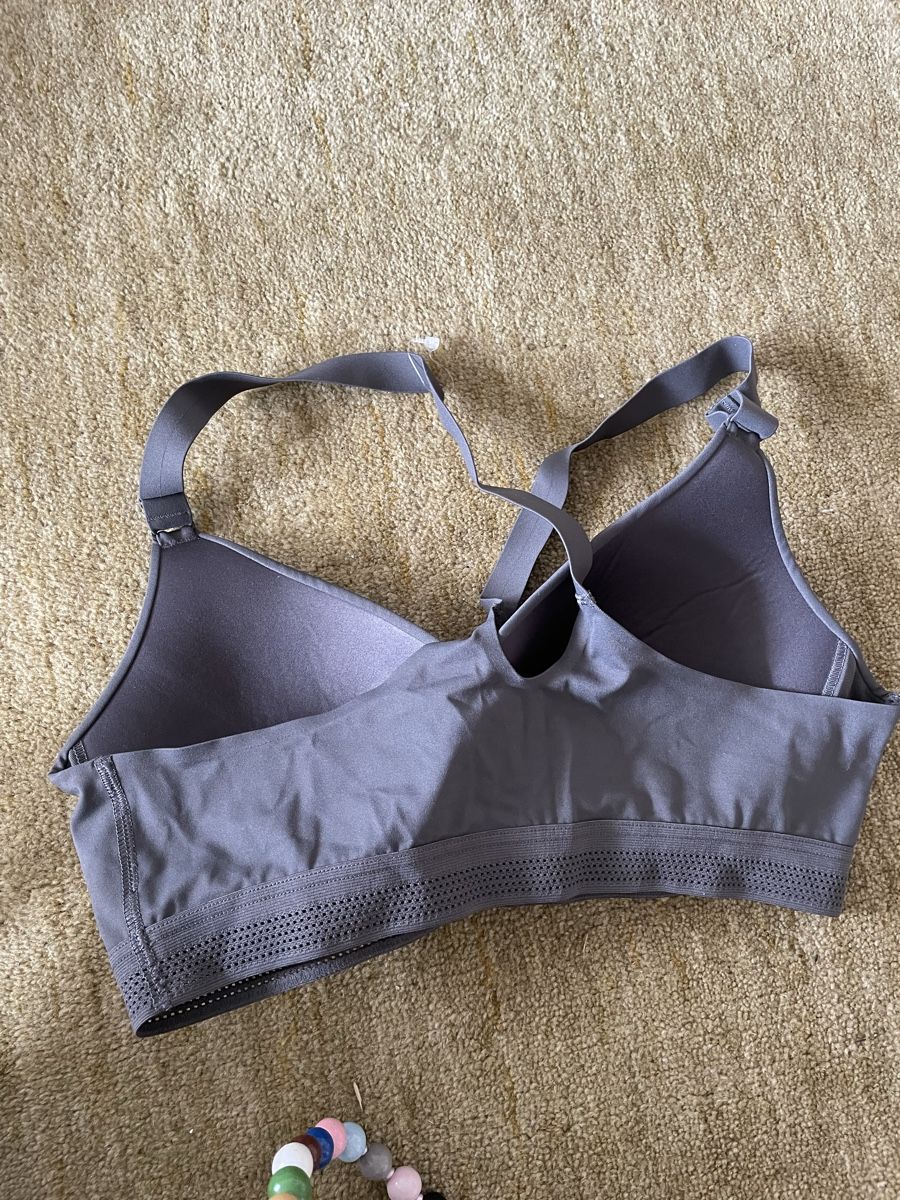 Top: Sport top uniqlo Gr S – Nuovo (secondo la descrizione) da Uster venduto da 69madonna 1