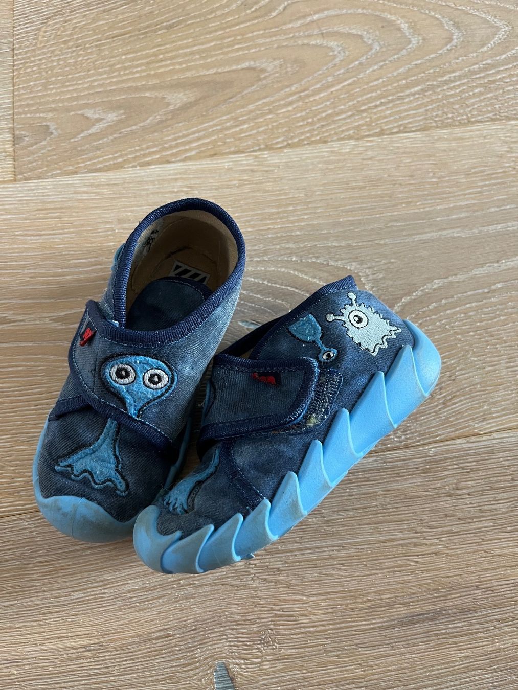 Elefanten Schuhe für Jungen: Hausschuh Elefanten Grösse 23 – Gebraucht aus Aarburg von cha_6t8j 1