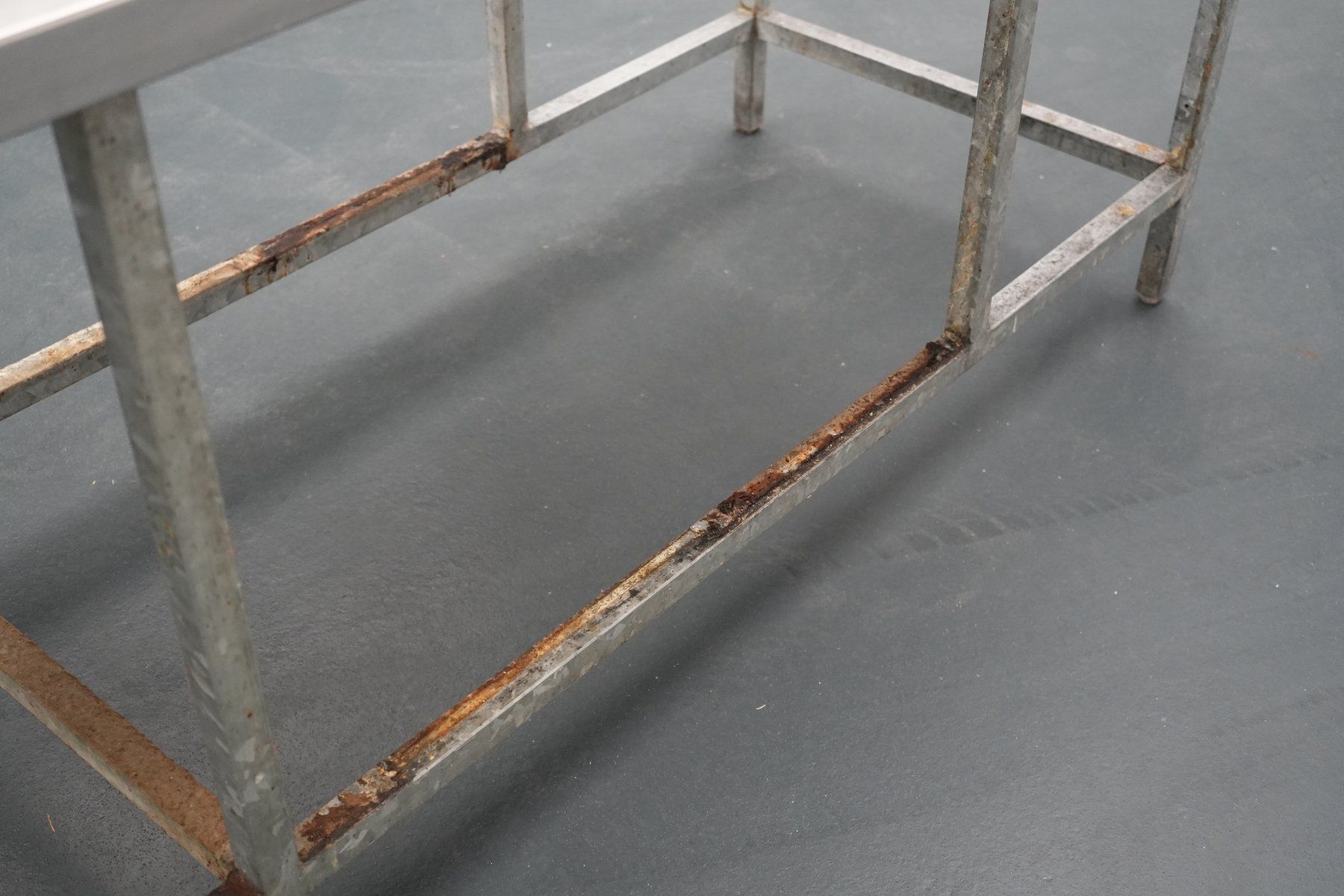 Cucine complete: Chromstahltisch Arbeitstisch Metallgestell gebraucht – Usato da Safenwil venduto da EFAGSafenwil5745 4