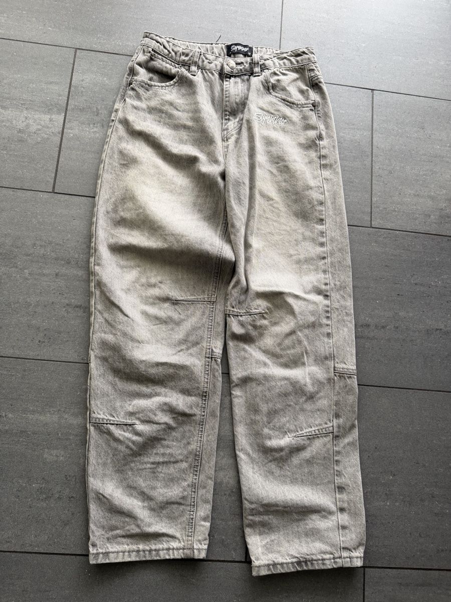 Jeans: Pantalon Supercrew gris délavé, taille 13  – Usato da kriens venduto da mAgmAx.