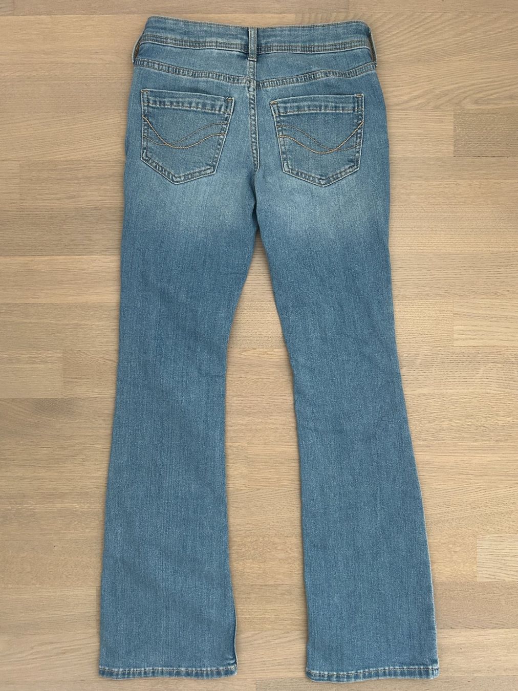 H&M Pantaloni: Jeans Flared Leg blau Grösse 158 – Usato da Bülach venduto da onkyo 1