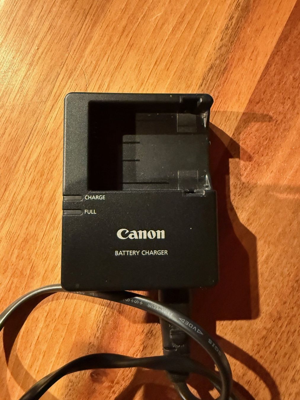 Canon Fotocamera: Canon EOS 600 D & chargeur – Usato da Champéry venduto da Madodusud358 2