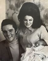 Musik, Elvis Presley mit Ehefrau Priscilla und Baby