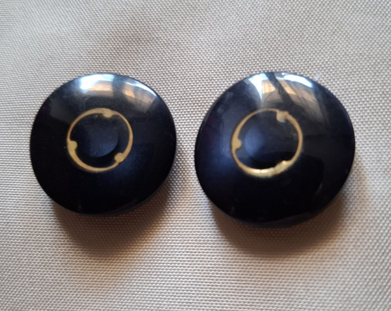 Bottoni: 2 Stück Knöpfe, schwarz- blau, 29 mm. – Usato da Dietikon venduto da Hirschkopf 4