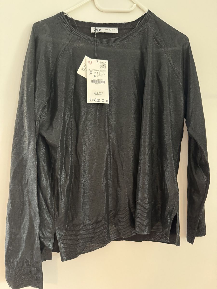 Zara Maglioni & Felpe: Schwarzer Pullover mit Foil, Zara, Gr. S, NEU! – Nuovo e nell'imballaggio originale da Küsnacht ZH venduto da ToddyGinger