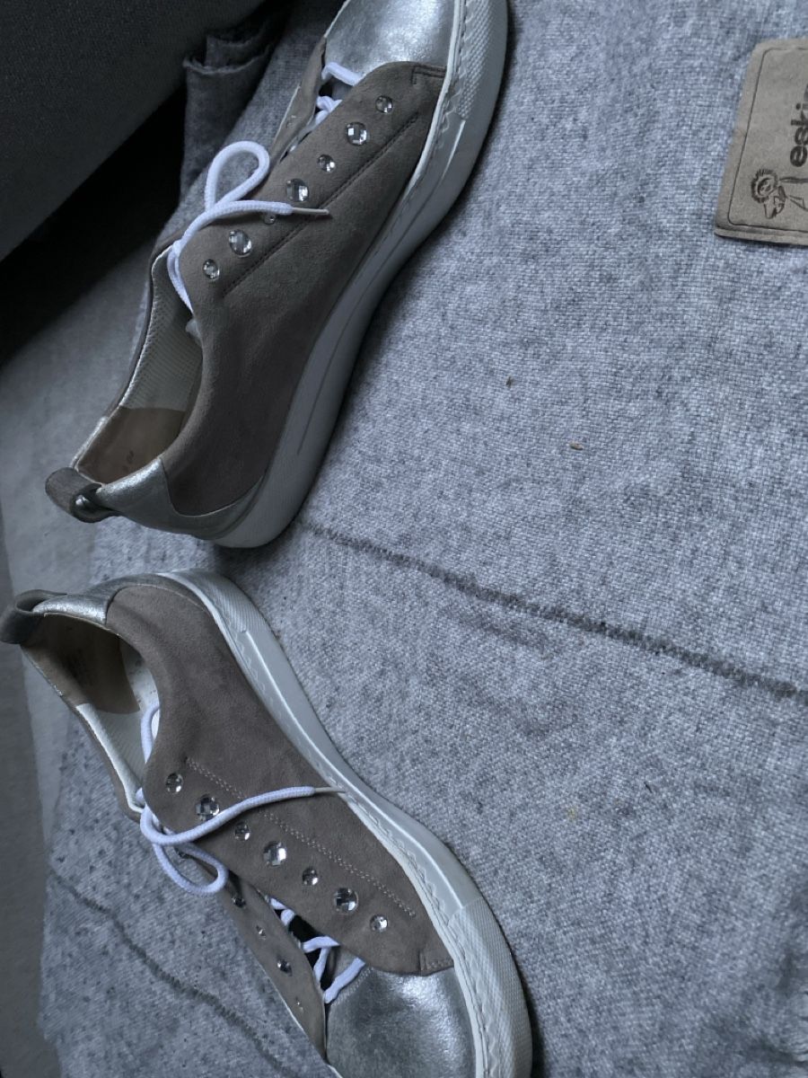 Paul Green Scarpe da donna: Paul Green Sneaker, ca. Gr.. 7 Grau/Silber mit Strasssteine – Usato da Homberg b. Thun venduto da Homata 5