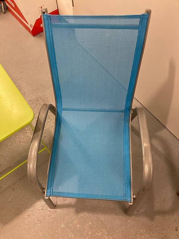 Set de table et chaises: Kinder Stuhl und Klapptisch – D'occasion à Arbon par Tschu79 1