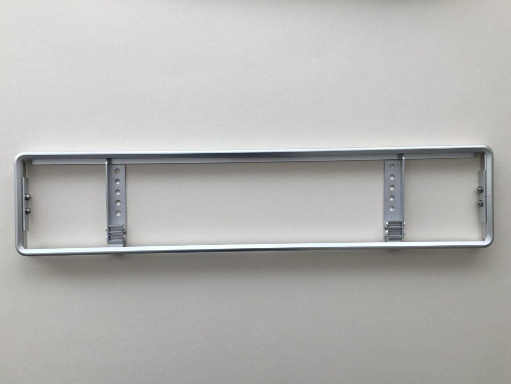 Supporti a parete: NUMMERNSCHILDHALTER 52X11 (ALTES FORMAT) – Nuovo e nell'imballaggio originale da Chur venduto da Bart88