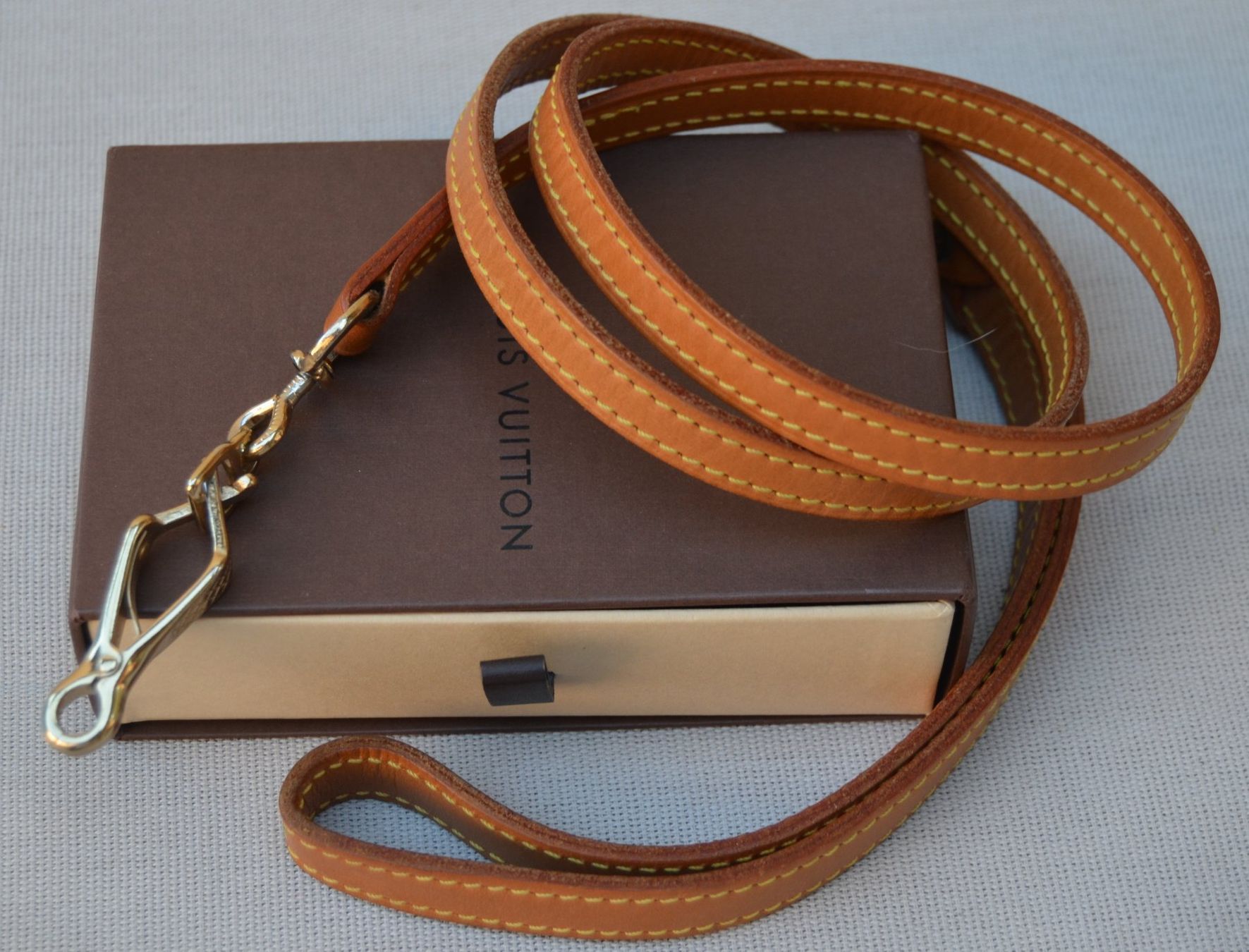 Guinzagli & Collari: Louis Vuitton Leine / laisse – Usato da Collonges venduto da Auganien 1