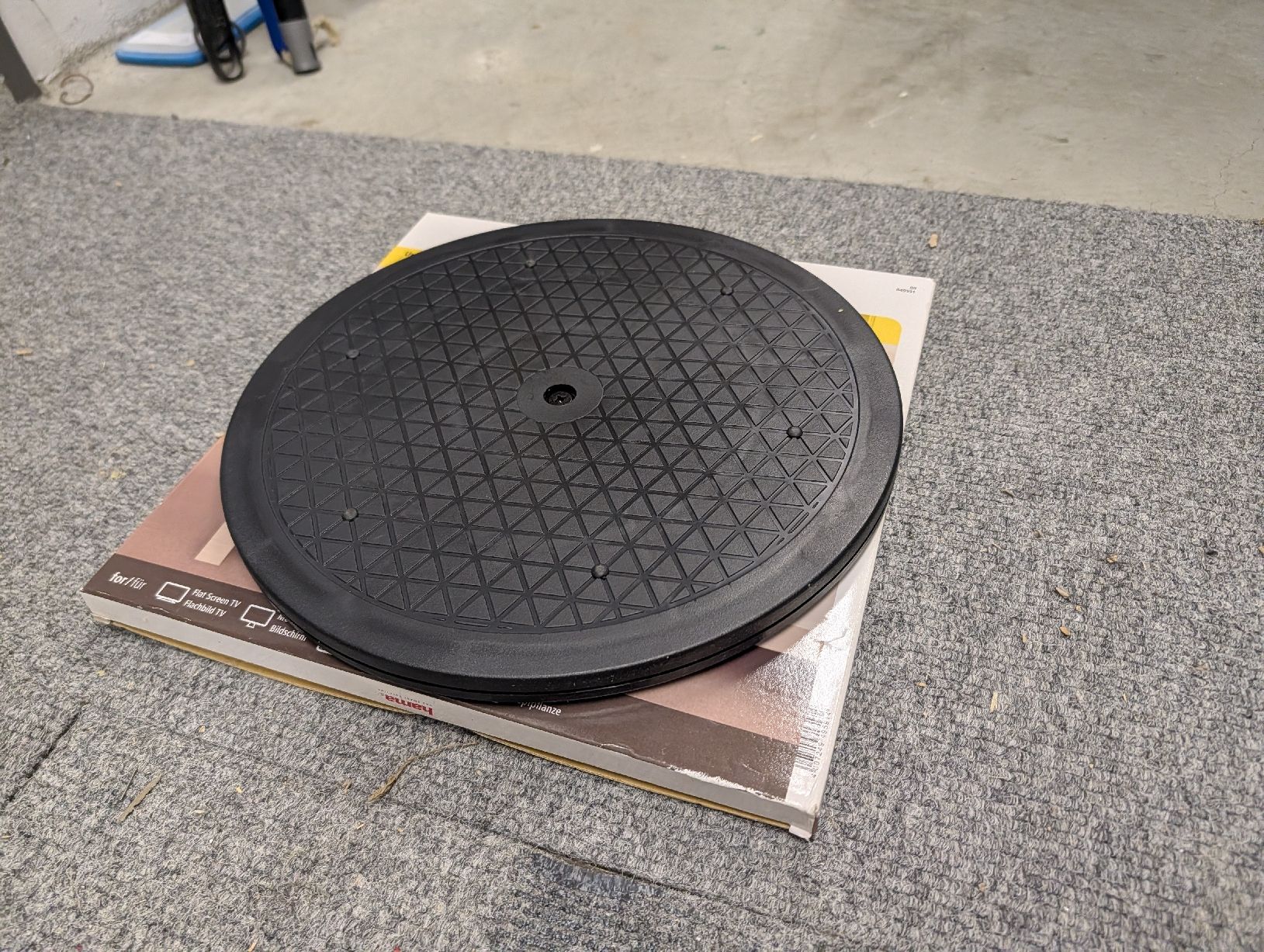 Servierplatten: Universal Drehtelle Schwarz 32 cm – Gebraucht aus Pfäffikon ZH von Gabriel64