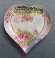 kleiner Herzteller mit Rosenmotiven - Meander Porzellan